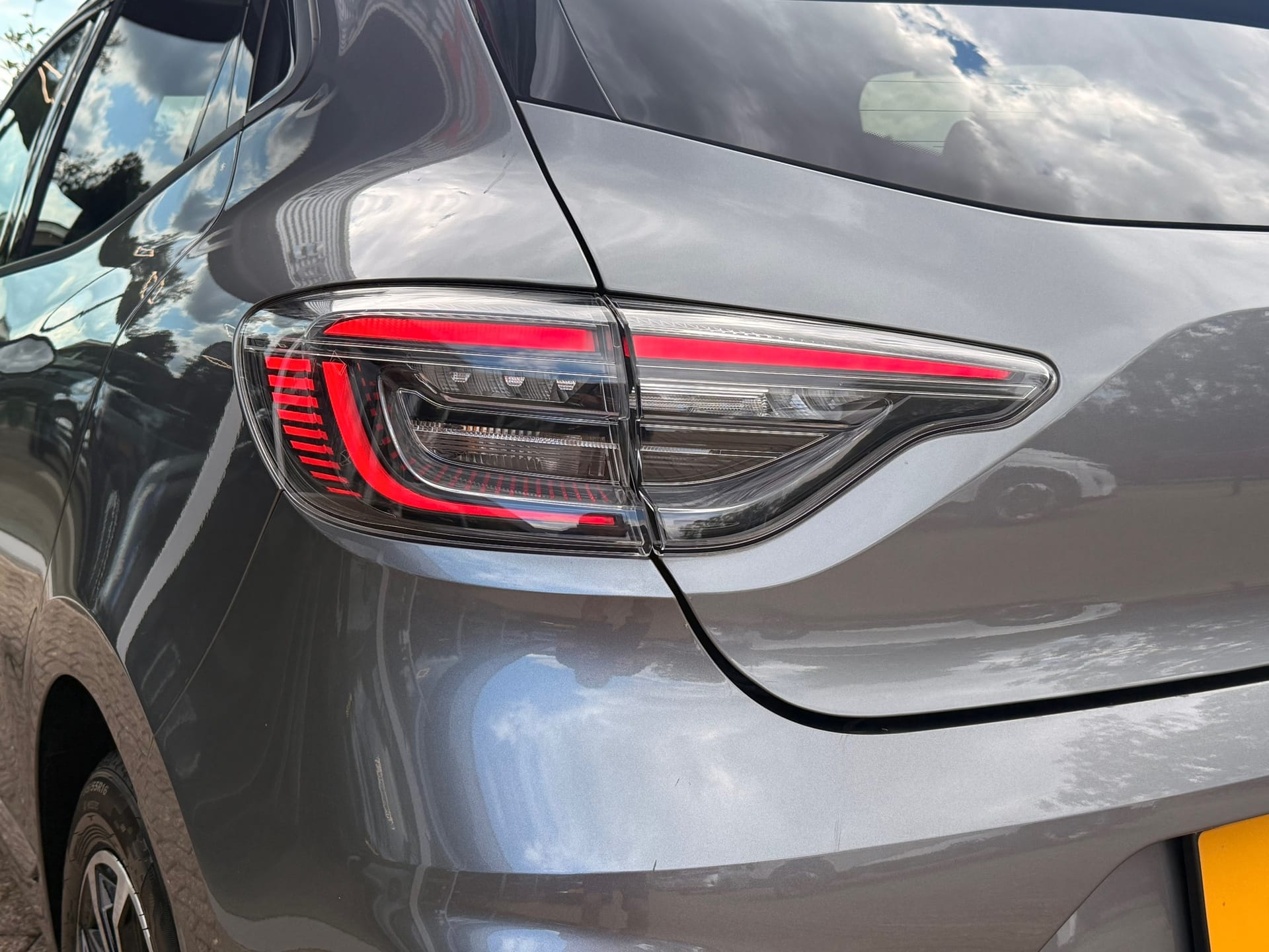 Renault Clio 1.0 TCe 90 GPF techno | Led | Carplay | Winter pack afbeelding 16